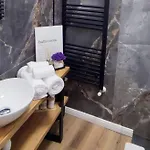 Julia - Nou, Central, Gara, Parc, Self Check-in *