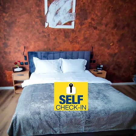 Apartmán Julia Decebal - New, Central, Train Station, Park, Self Check-in *